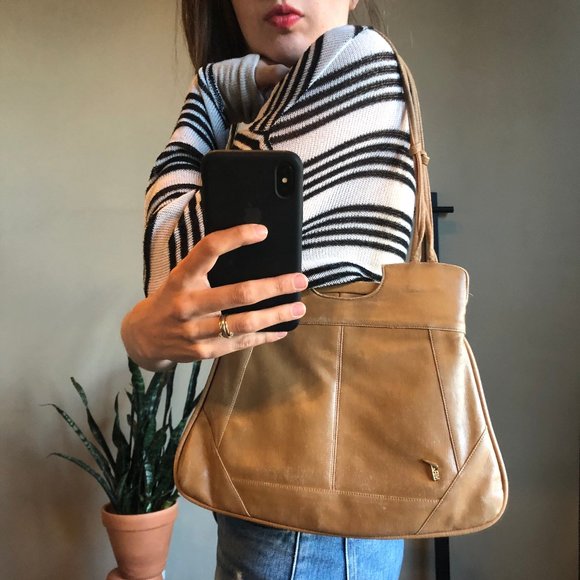 Vintage Handbags - Vintage Tan Purse
